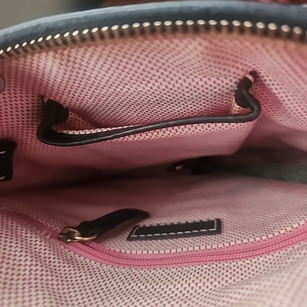 Dooney & Bourke Signature Crossbody Bag. Adjustable leather strap - Picture 4 of 9